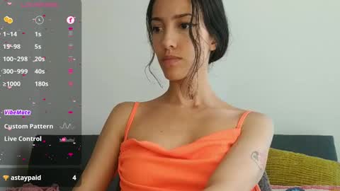 Snapshot of innocentlatiina chatting on January 10, 8:26 pm Laroa online show from January 10, 8:26 pm