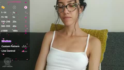 Snapshot of innocentlatiina chatting on February 22, 3:36 pm Laroa online show from February 22, 3:36 pm