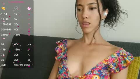 Snapshot of innocentlatiina chatting on February 24, 3:42 pm Laroa online show from February 24, 3:42 pm