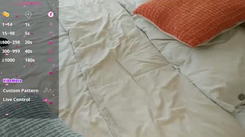 Snapshot of innocentlatiina chatting on March 11, 2:40 pm Laroa online show from March 11, 2:40 pm