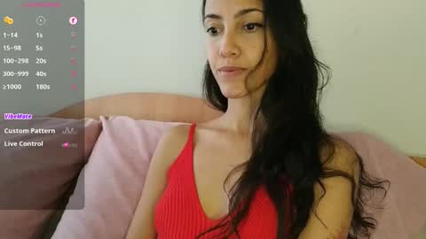 Snapshot of innocentlatiina chatting on September 15, 10:10 pm Laroa online show from September 15, 10:10 pm