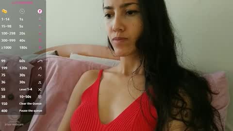 Snapshot of innocentlatiina chatting on September 17, 8:32 pm Laroa online show from September 17, 8:32 pm