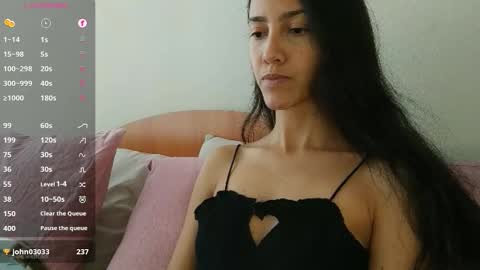 Snapshot of innocentlatiina chatting on October 7, 4:48 pm Laroa online show from October 7, 4:48 pm