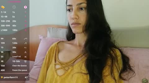 Snapshot of innocentlatiina chatting on October 13, 10:32 pm Laroa online show from October 13, 10:32 pm