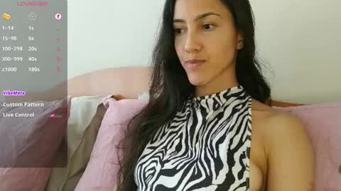 Snapshot of innocentlatiina chatting on October 14, 6:42 pm Laroa online show from October 14, 6:42 pm