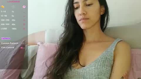 Snapshot of innocentlatiina chatting on October 15, 7:58 pm Laroa online show from October 15, 7:58 pm