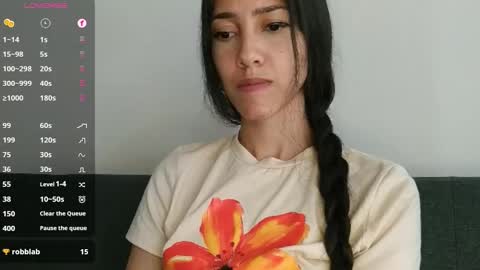 Snapshot of innocentlatiina chatting on November 6, 8:43 pm Laroa online show from November 6, 8:43 pm