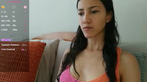 Snapshot of innocentlatiina chatting on November 25, 7:47 pm Laroa online show from November 25, 7:47 pm