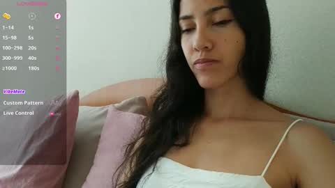 Snapshot of innocentlatiina chatting on November 27, 6:43 pm Laroa online show from November 27, 6:43 pm