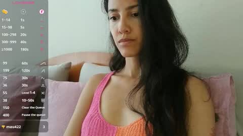 Snapshot of innocentlatiina chatting on December 5, 7:32 pm Laroa online show from December 5, 7:32 pm