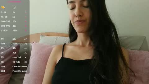 Snapshot of innocentlatiina chatting on January 8, 8:00 pm Laroa online show from January 8, 8:00 pm