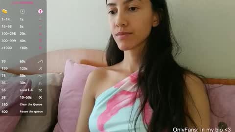 Snapshot of innocentlatiina chatting on February 17, 6:58 pm Laroa online show from February 17, 6:58 pm