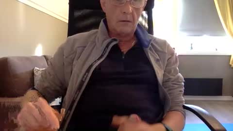 Snapshot of insignia20 chatting on September 23, 8:39 am insignia20 online show from September 23, 8:39 am