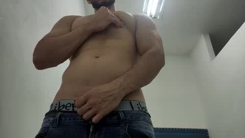 Snapshot of insistente chatting on December 14, 4:45 pm INSTAGRAM camilodlx online show from December 14, 4:45 pm