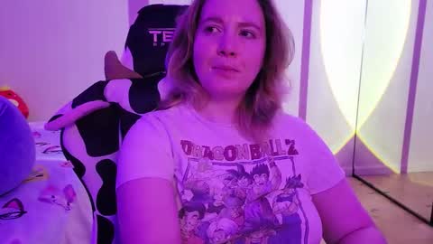 Snapshot of internetfairy_xo chatting on October 21, 4:24 am Faye online show from October 21, 4:24 am