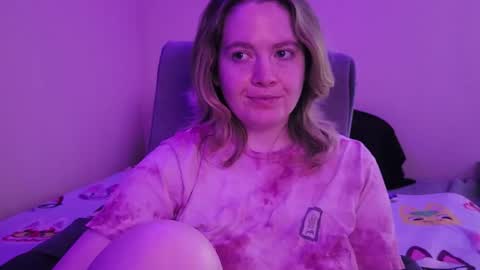 Snapshot of internetfairy_xo chatting on October 31, 6:47 am Faye online show from October 31, 6:47 am