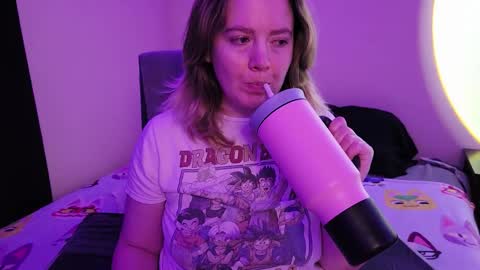 Snapshot of internetfairy_xo chatting on November 25, 2:33 am Faye online show from November 25, 2:33 am