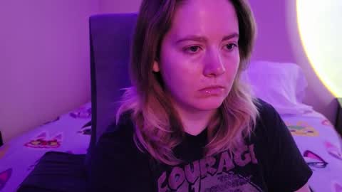 Snapshot of internetfairy_xo chatting on December 2, 8:19 am Faye online show from December 2, 8:19 am