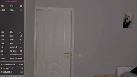 Snapshot of internetsexplorer chatting on February 18, 1:22 pm Bernadette  Join  online show from February 18, 1:22 pm