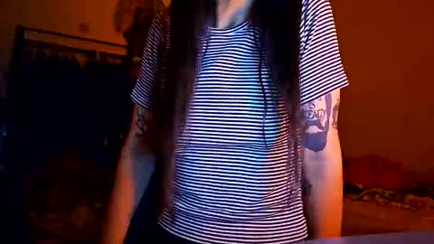 Snapshot of inthegrass chatting on December 17, 3:01 am kirie online show from December 17, 3:01 am