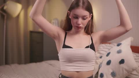 Avie online show from March 24, 5:29 pm