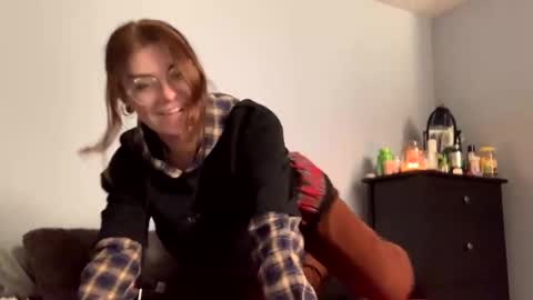 Snapshot of intothewoodswego chatting on October 27, 2:04 am IntoTheWoodsWeGo online show from October 27, 2:04 am