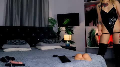 inviting_tina online show from February 27, 8:09 pm