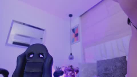 Snapshot of io_chie_ chatting on February 4, 4:18 am io_chie_ online show from February 4, 4:18 am