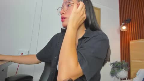 Snapshot of iraide_villan chatting on January 15, 12:10 pm I R A I D E online show from January 15, 12:10 pm