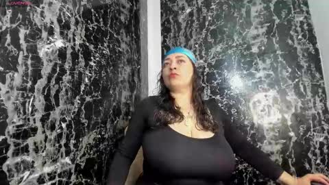 Snapshot of irennewilson chatting on November 13, 12:37 pm Irenne Wilson Online 0700 to 1400 gmt-5 online show from November 13, 12:37 pm