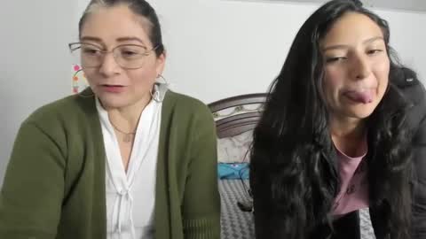 Snapshot of iris__sexy chatting on February 6, 10:00 pm angusdiabla online show from February 6, 10:00 pm