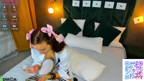 Snapshot of iris_barnes chatting on April 29, 9:24 am Lilith online show from April 29, 9:24 am