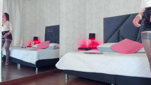 Queen Iris online show from December 15, 4:11 pm