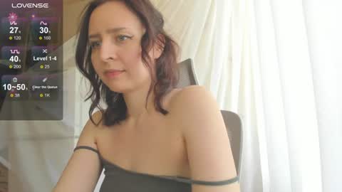 Snapshot of iris_crispy chatting on July 1, 2:07 pm Iris online show from July 1, 2:07 pm