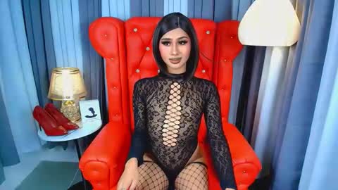 Snapshot of iris_lauren chatting on May 4, 2:40 am Iris online show from May 4, 2:40 am