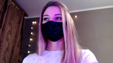 Lily online show from February 6, 3:15 pm