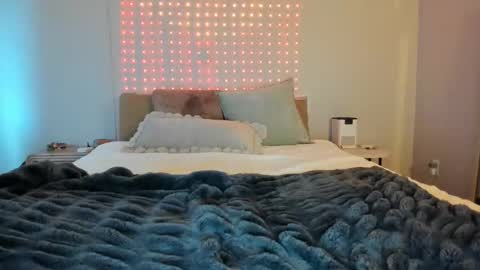 Iris 3 online show from April 14, 1:33 am