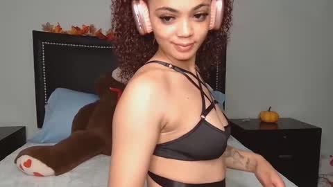 Snapshot of iris_the_squirter chatting on November 1, 2:35 am Iris online show from November 1, 2:35 am