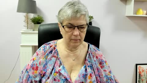 Snapshot of iris_xdesire chatting on May 25, 6:08 am I R I S online show from May 25, 6:08 am