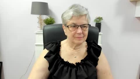 Snapshot of iris_xdesire chatting on May 29, 6:11 am I R I S online show from May 29, 6:11 am