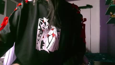 Snapshot of irisbell_ chatting on October 25, 10:15 pm Camilla online show from October 25, 10:15 pm