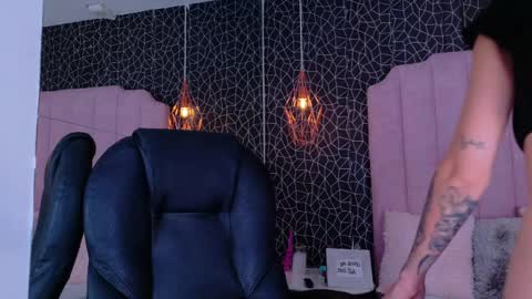 Iris  online show from April 5, 2:03 pm