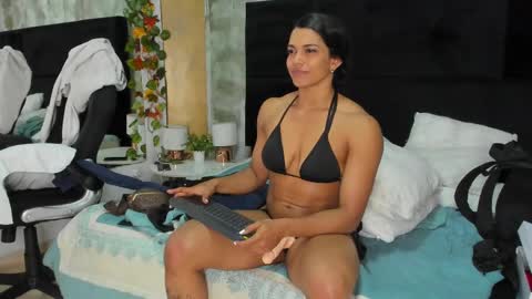 Snapshot of irisfit chatting on February 10, 1:35 am Iris Fit online show from February 10, 1:35 am