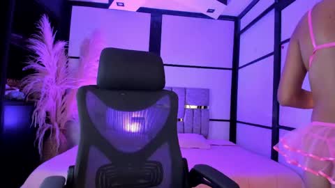 Iris Fyre  online show from April 14, 1:17 pm