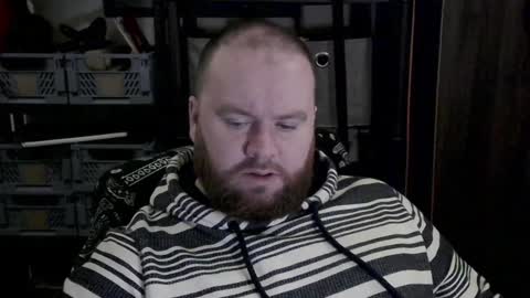 twitter theirishman205 online show from December 7, 9:44 pm