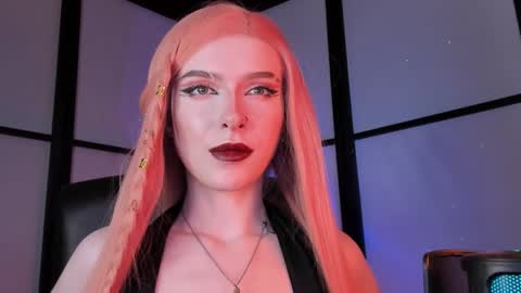 Snapshot of irisice chatting on December 5, 10:01 am Miss Iris Fansly Miss Iris new inst. online show from December 5, 10:01 am