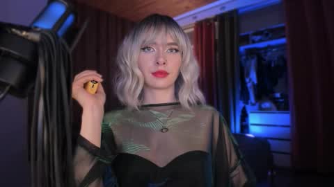 Snapshot of irisice chatting on December 15, 10:47 pm Miss Iris Fansly Miss Iris new inst. online show from December 15, 10:47 pm