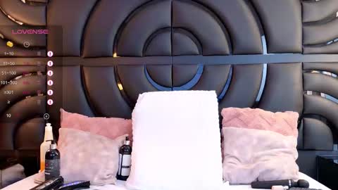 Snapshot of irissross chatting on January 14, 11:49 am Iris online show from January 14, 11:49 am