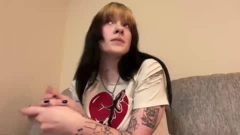 irissweets online show from February 15, 1:46 am