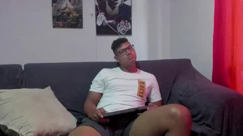 Snapshot of ironvelour chatting on January 10, 4:31 pm ironvelour online show from January 10, 4:31 pm